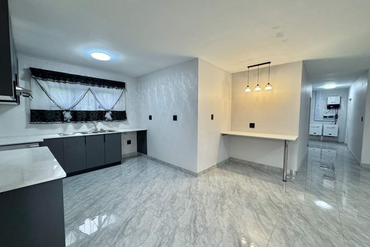 Hendra Estates - Stunning Apartment to rent in Mount Moreland - Photo 2