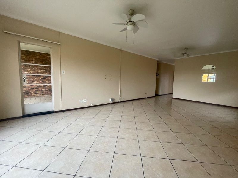 Spacious 2-Bedroom Unit in Prime Location – Move-In Ready! - Photo 5
