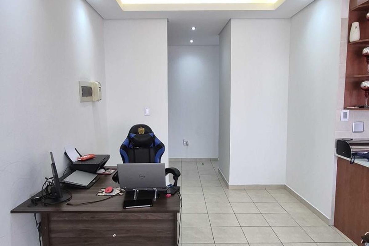 2 Bedroom Penthouse FOR SALE in NORKEM PARK - Photo 3