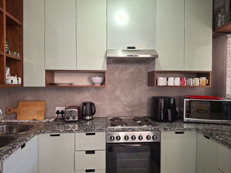 A SLEEK MODERN ONE BEDROOM  GARDEN APARTMENT - Photo 10