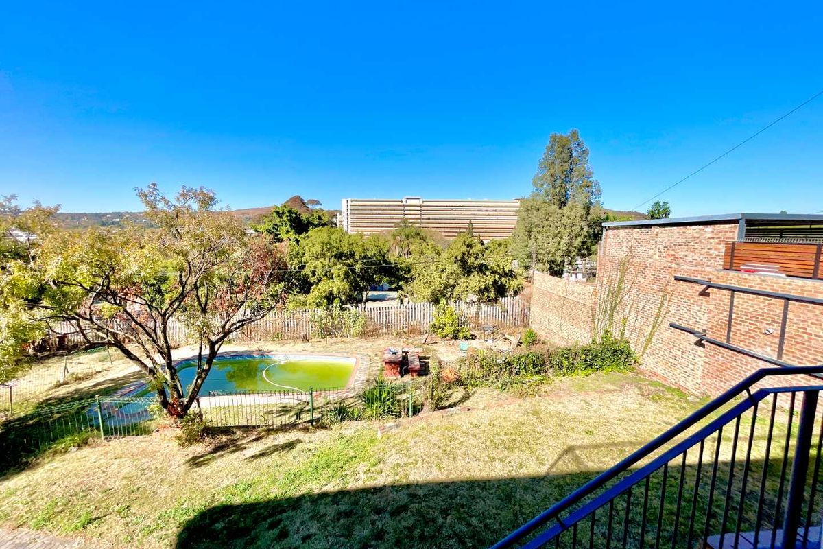 **7-Bedroom, 3-Level Home: Perfect for Dual Family Living or Commune Potential** - Photo 5