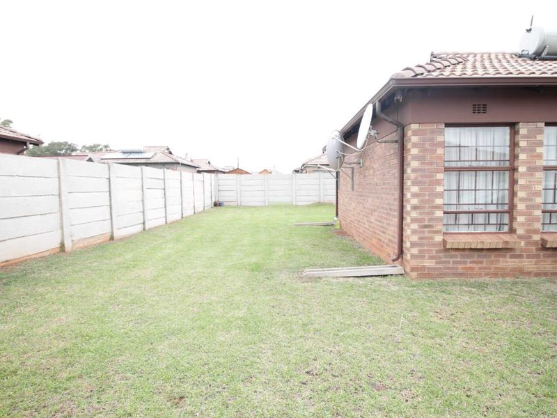 3 Bedroom house for sale in Clayville, Midrand Village Estate - Photo 2