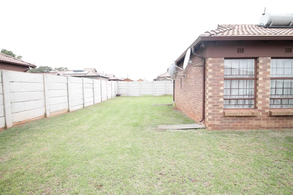 3 Bedroom house for sale in Clayville, Midrand Village Estate - Photo 2