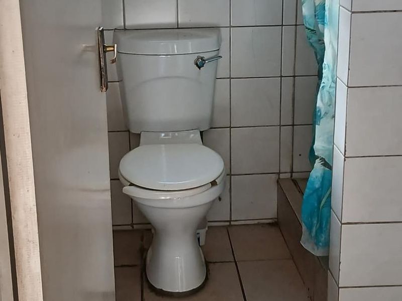 GROUND FLOOR 3 BEDROOM UNIT... IN A SECURED ESTATE!!!! - Photo 8