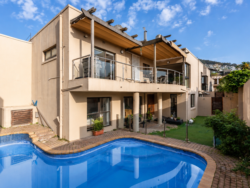 Family Living in the Heart of Fresnaye - Photo 1