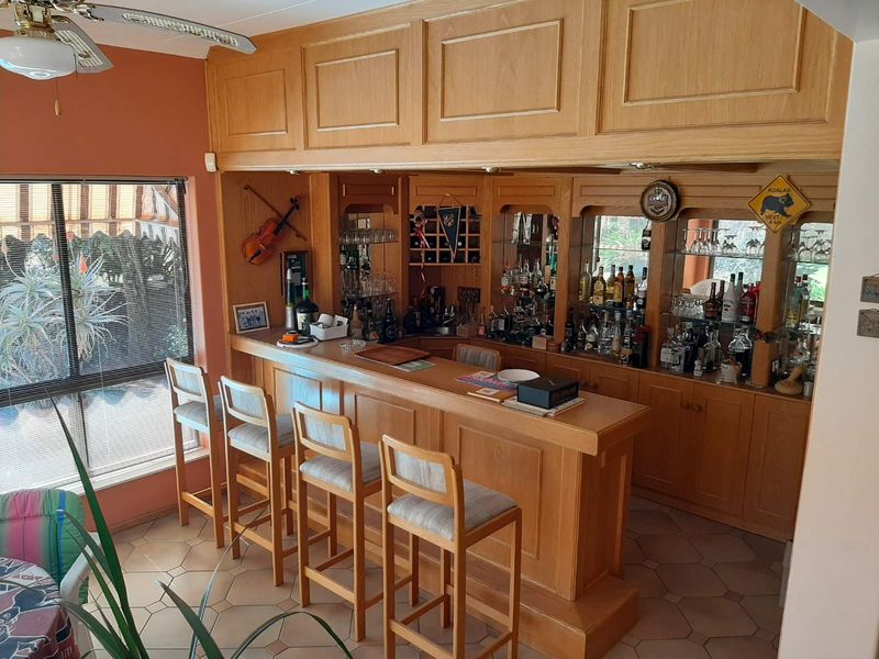 Charming 3-Bedroom Face Brick Home with Scenic Golf Course Views - Photo 2