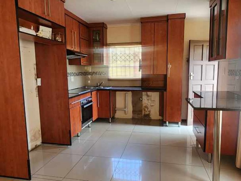 3 Bedroom Townhouse To Rent in Heatherview - Photo 4