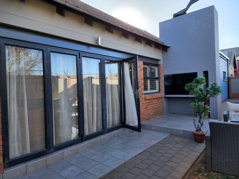 Luxury Living Starts Here – Your Heuwelsig Haven Awaits! - Photo 7