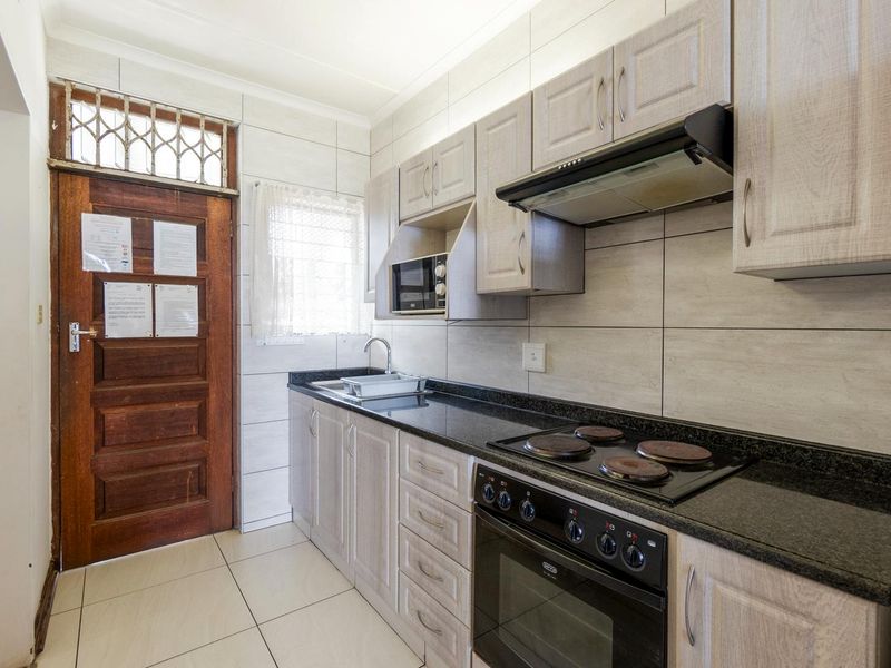 Fully furnished on the beach - Photo 7