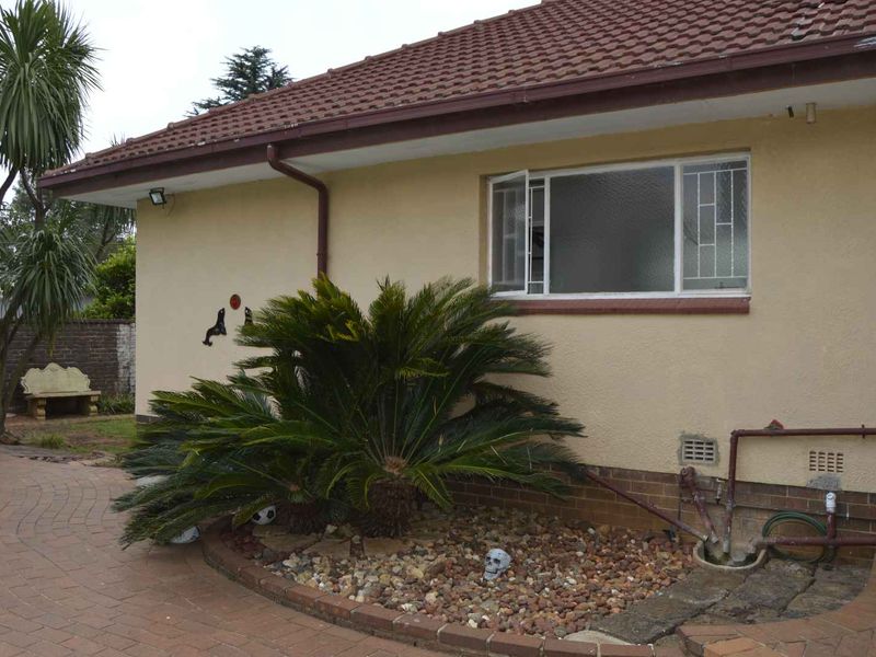 A Home That Tells Two Stories - Photo 8