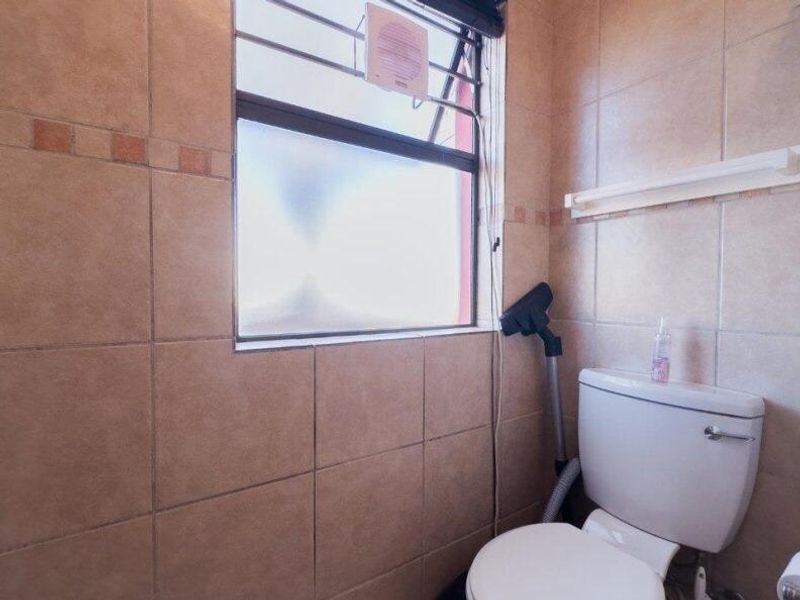 Spacious bachelor ground unit in Oukraal Estate - Photo 9
