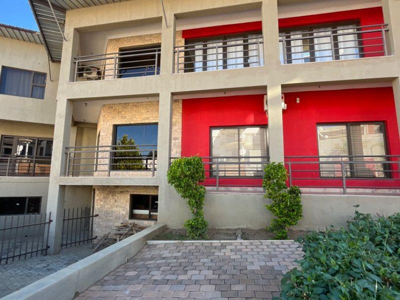 🏛️ FOR SALE | AUASBLICK Double STORY LUXURY HOME Erf Size 750 square meters N$8,454 000 | Excl. costs  6 Bed | 3 Bath | 3 living Areas | - Photo 2
