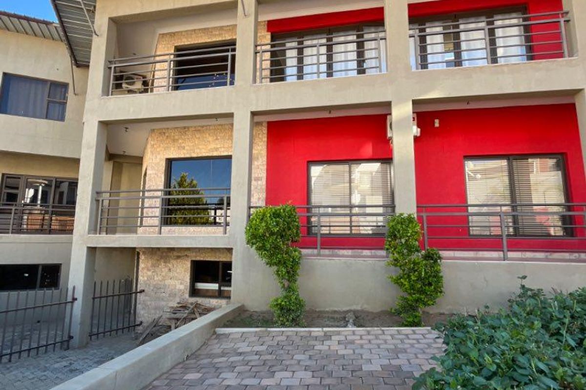 🏛️ FOR SALE | AUASBLICK Double STORY LUXURY HOME Erf Size 750 square meters N$8,454 000 | Excl. costs  6 Bed | 3 Bath | 3 living Areas | - Photo 2