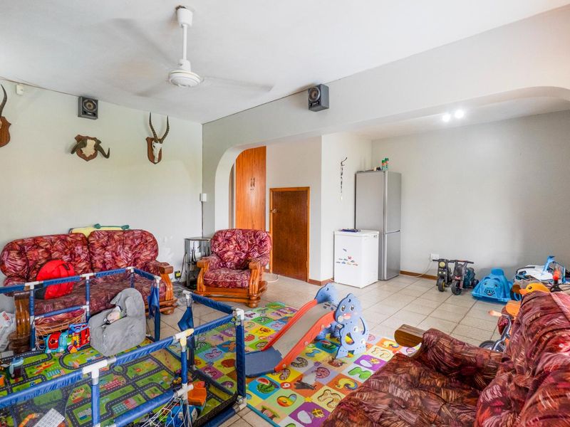 Pet friendly duplex - Photo 6