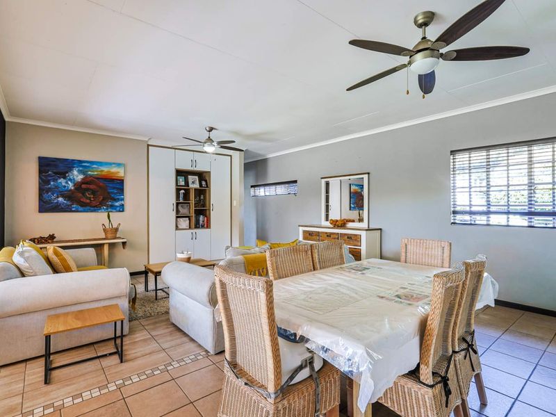 Exclusive Charming Family Home with Spacious Living and Entertainment Areas in Die Wilgers - Photo 9