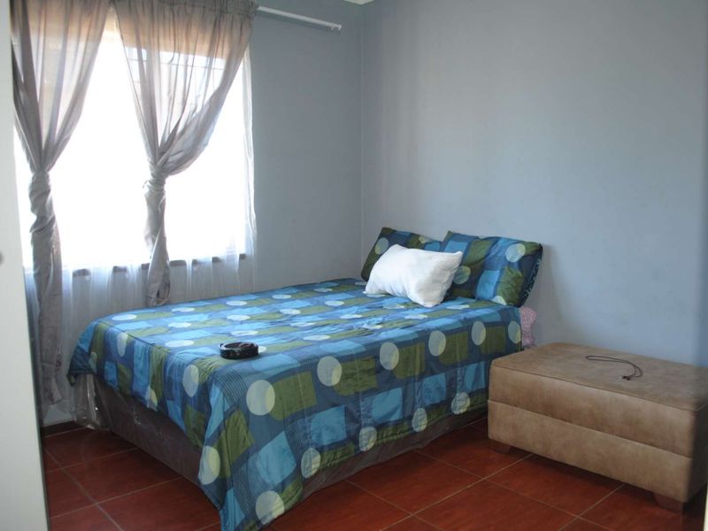 Cozy, Charming 3-bedroom house to be your home in well sought after area (Midvaal) - Photo 8