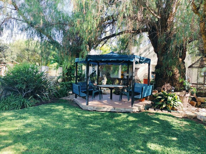 HOUSE IN EXCELLENT CONDITION. BEAUTIFUL GARDEN. BOREHOLE. NO REPAIRS NEEDED. - Photo 3