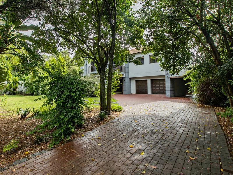 Grand Bryanston East Estate Living | 8-Bedroom Luxury Residence with Exceptional Lifestyle Appeal - Photo 4