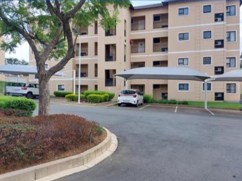 1 Bedroom Apartment in Royal Reef West - Photo 2