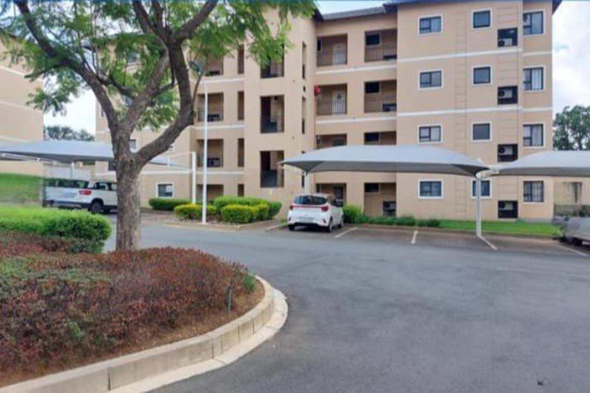 1 Bedroom Apartment in Royal Reef West - Photo 2