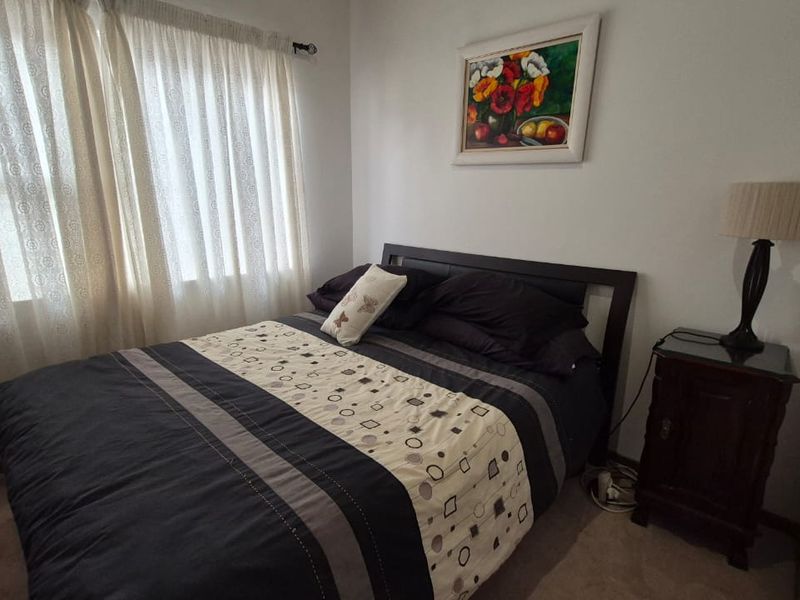 Spacious family home in quiet street - Photo 6