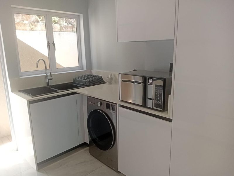 Renovated and modern cat friendly 2 bed 1 bath townhouse available 1 Feb 2026 - Photo 5