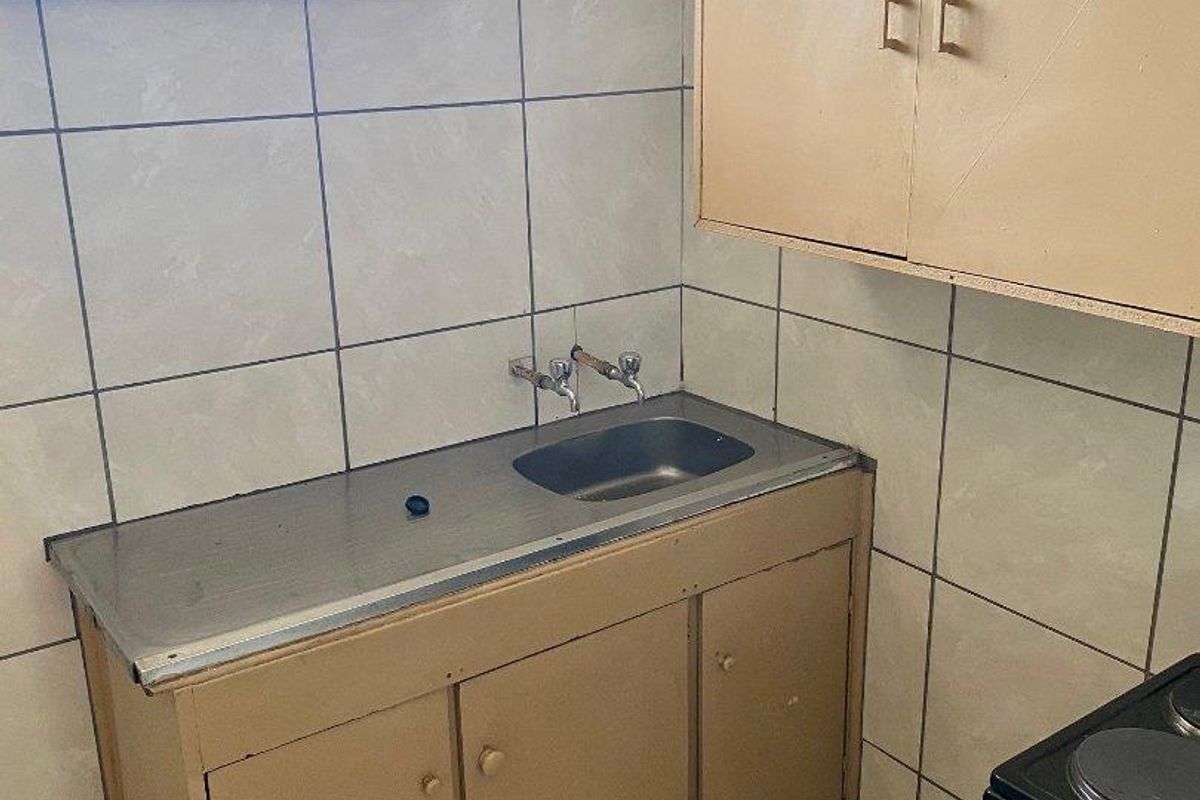 2.5 BEDROOM FLAT TO RENT IN PRETORIA WEST - Photo 5