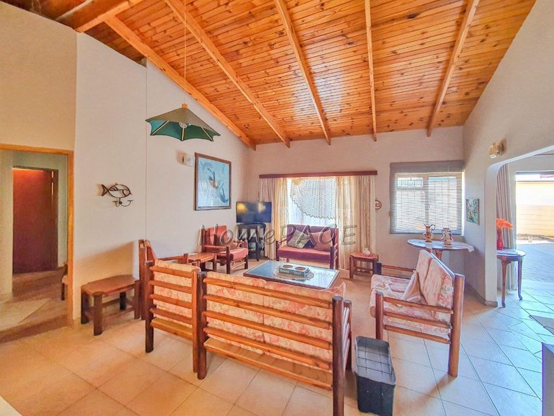 Ext 3 (North Dune), Henties Bay:  4 Bedr Home in POPULAR Oester Street is for Sale - Photo 9