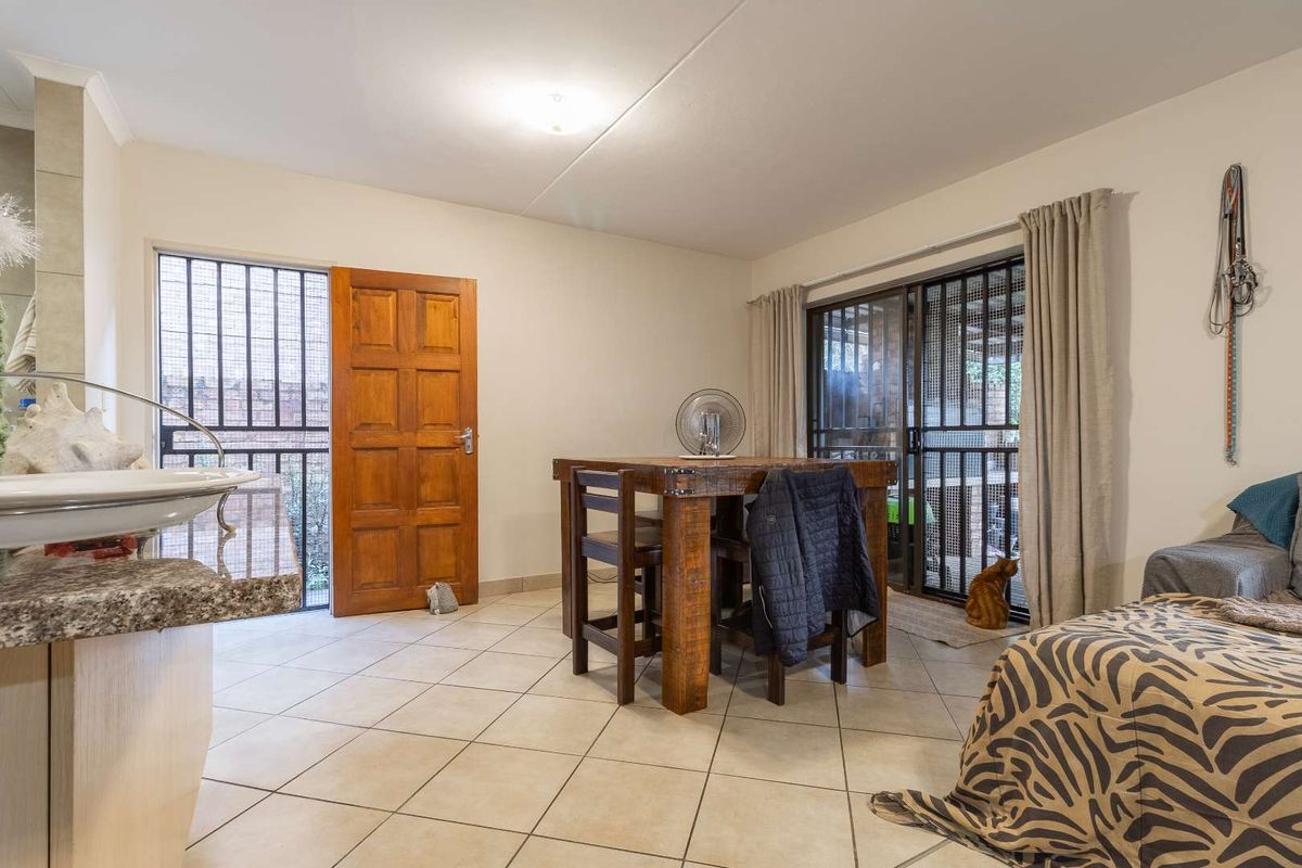 Four bedroom duplex in double security estate - Oukraal Estate - Tijger Vallei - Photo 4