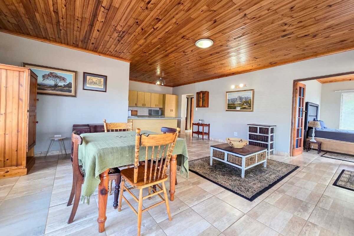 Neat family home for sale in Stilbaai-Wes. - Photo 3