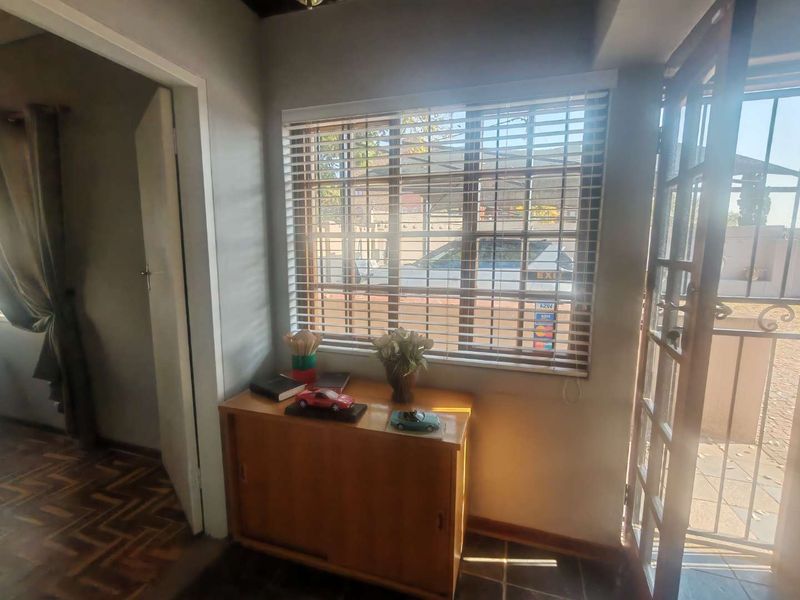 EXCLUSIVE MANDATE - IDEAL FOR MEDICAL OFFICES, ACCOUNTING FIRMS - CLOSE TO UNITAS HOSPITAL - Photo 6