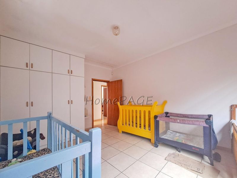 Fairway Estates, Walvis Bay:  3 Bedr Home with 3 Bedr Flat on offer - Photo 8