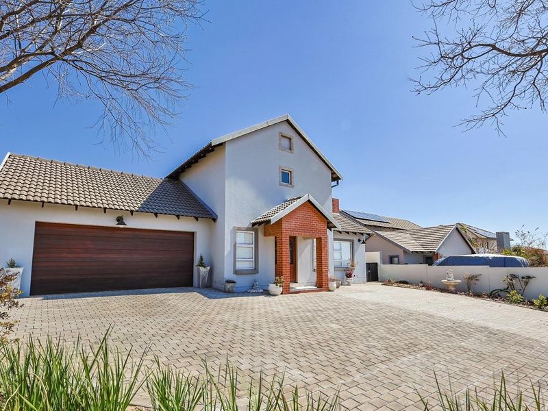Stunning Family Oasis in Country View Estate – Your Dream Home Awaits! - Photo 3