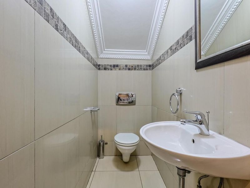 This grand 5-bedroom, 4.5-bathroom home redefines spacious, luxurious living. - Photo 8