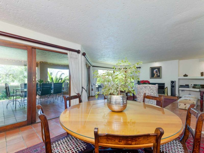 LIGHT, BRIGHT AND BREEZY ENTERTAINER / FAMILY HOME IN THE HEART OF LONEHILL IN A QUIET CUL-DE-SAC - Photo 9