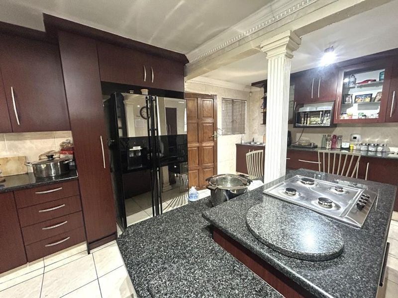 3 Bedroom House for Sale in Mayberry Park - Photo 3