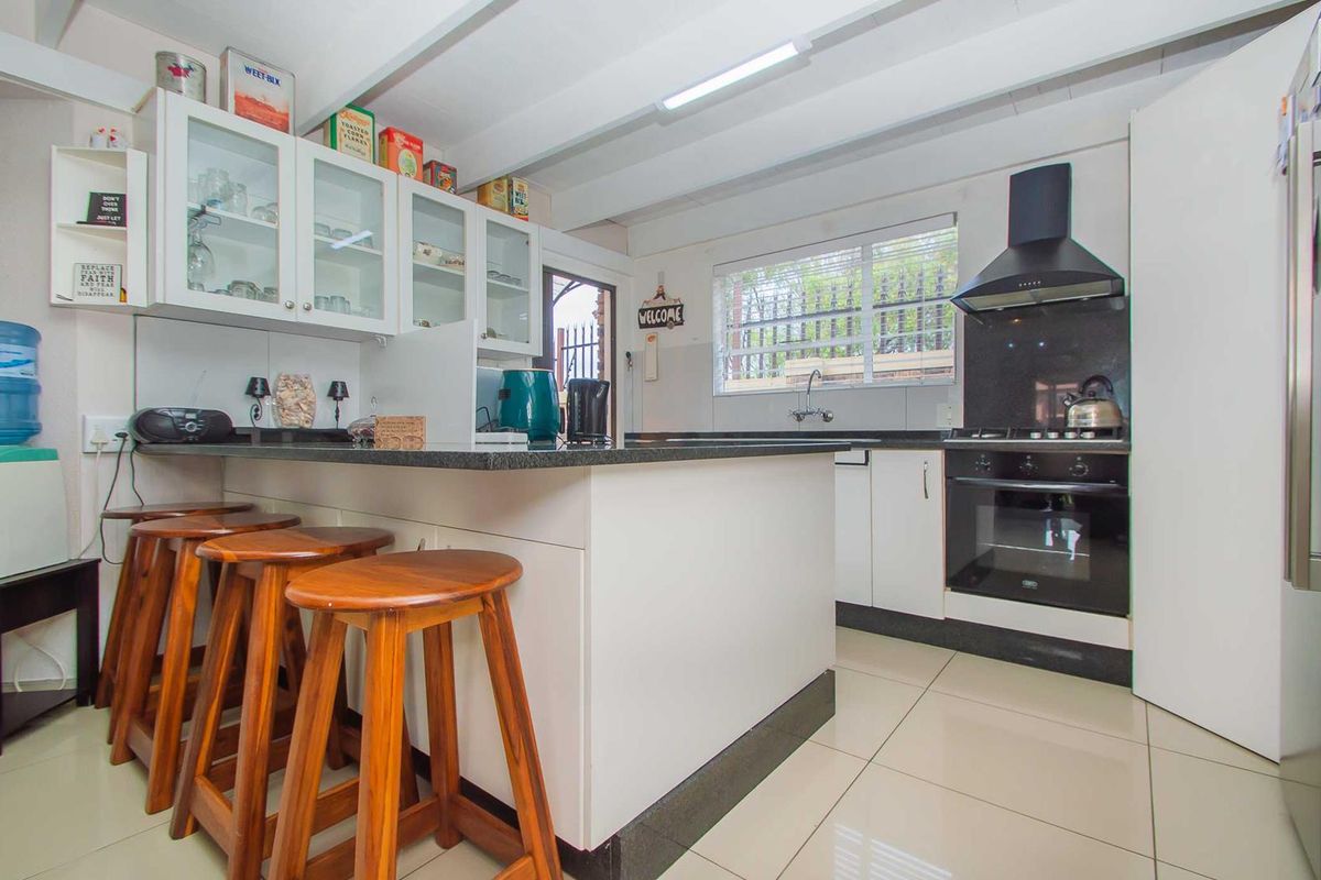 Immaculate Facebrick Wonder - Photo 5