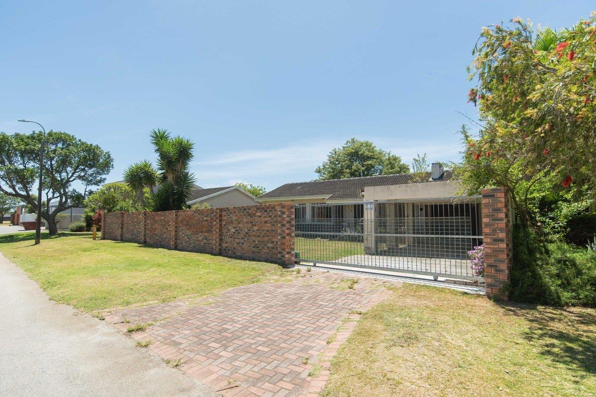 Family Home with Spacious Garden & Great Outdoor Living opposite Rowallan Park Primary School! - Photo 2