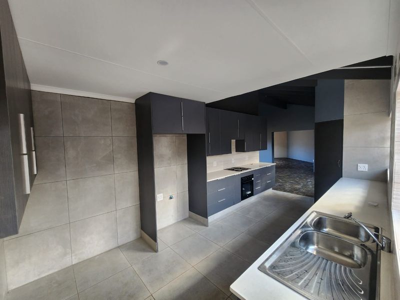 189A Lovely 3 Bedroom House For Rent in Doornpoort Ext.1 - Photo 4