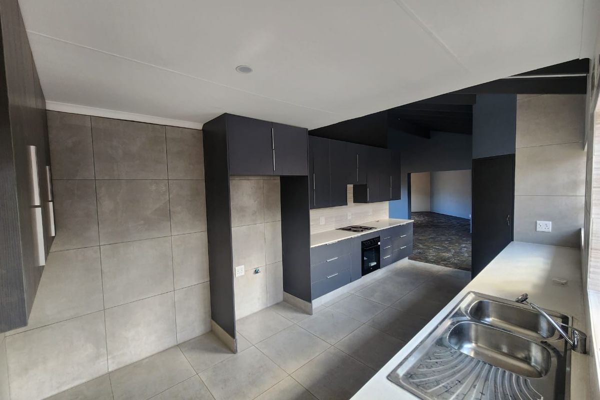 189A Lovely 3 Bedroom House For Rent in Doornpoort Ext.1 - Photo 4