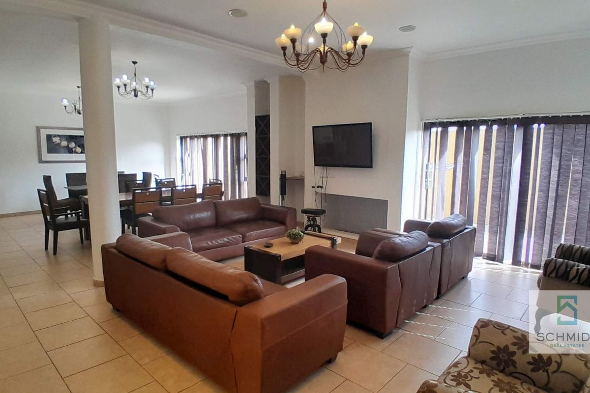 Dream Coastal Home: Stylish 4-Bed, 4-Bath Retreat in Long Beach! - N$3,200,000.00 - Photo 2