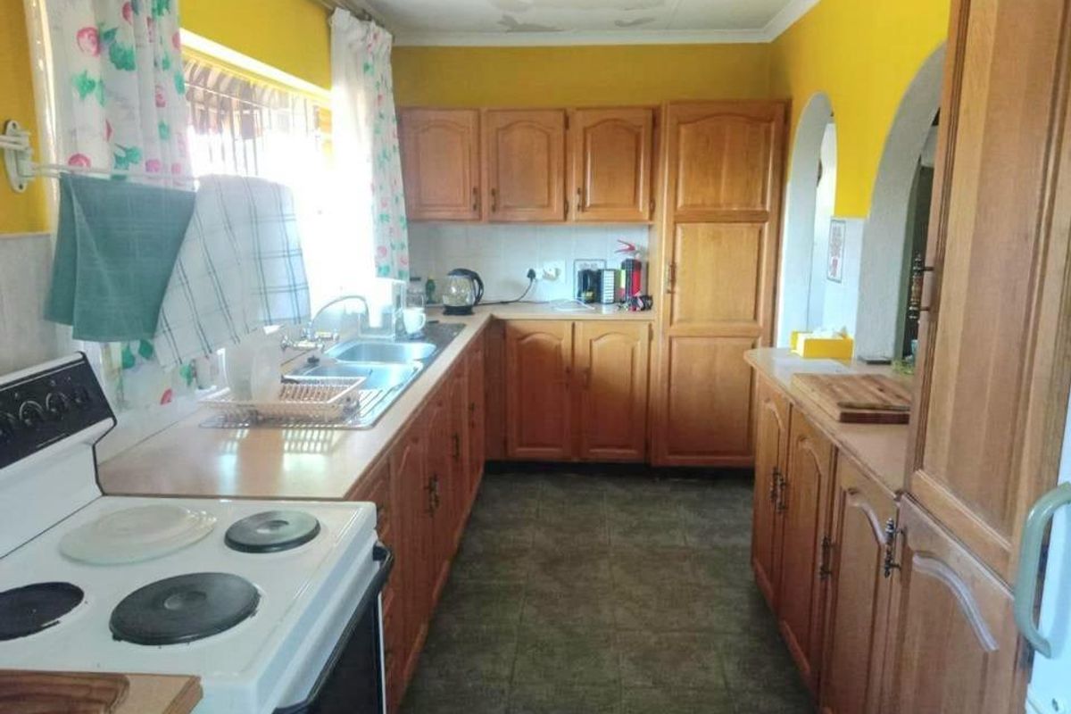 3 Bedroom House for Sale in Mulbarton - Photo 2