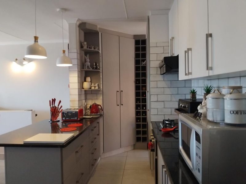 Charming Duet with Ocean Views in Island View, Mossel Bay - Photo 7