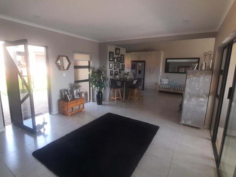 Modern convenience and natural tranquility - Photo 6