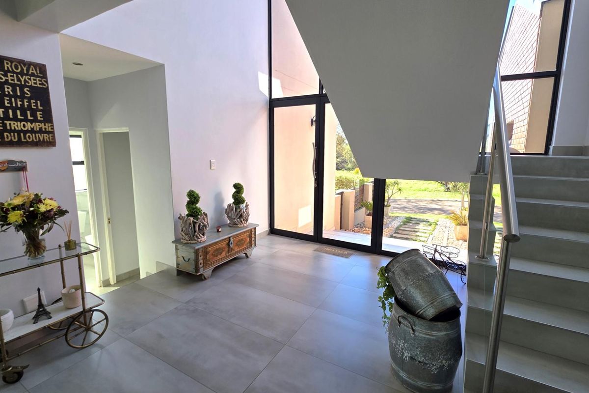 Elegant 4 Bedroom Family Home in The Hills Nature Reserve - Photo 2