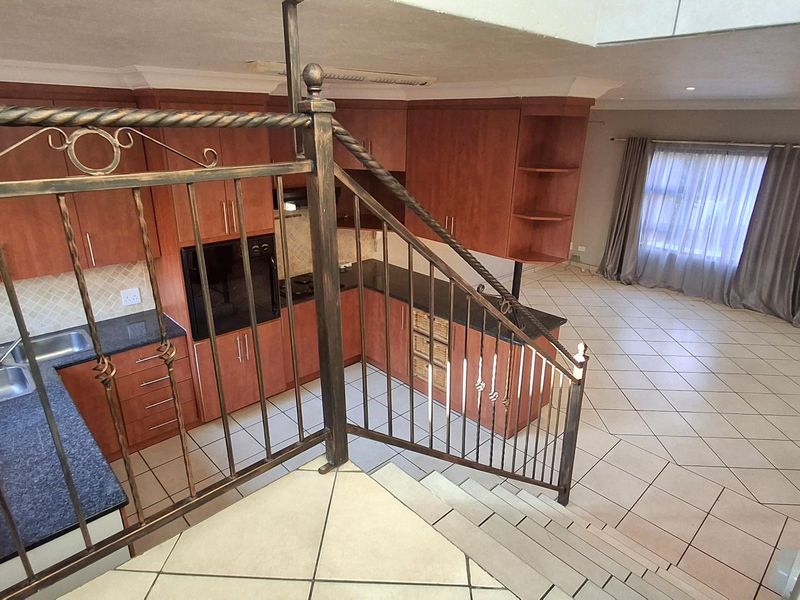 Small secure estate with full tittle properties - Photo 5