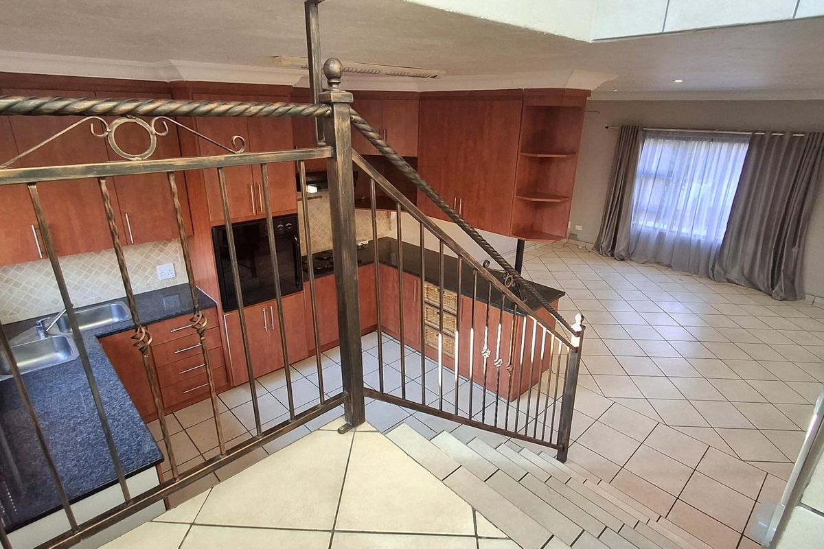 Small secure estate with full tittle properties - Photo 5