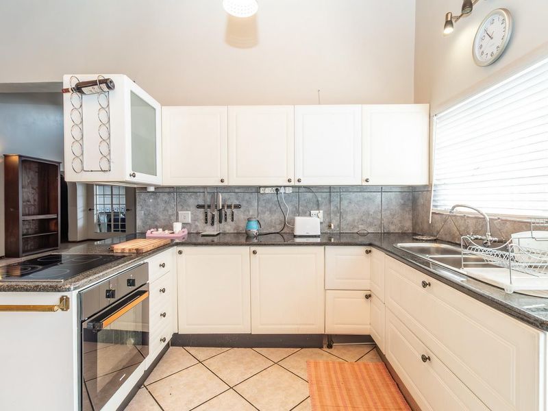 DON’T JUDGE A BOOK BY ITS COVER – THIS HOME HAS IT ALL! - Photo 4