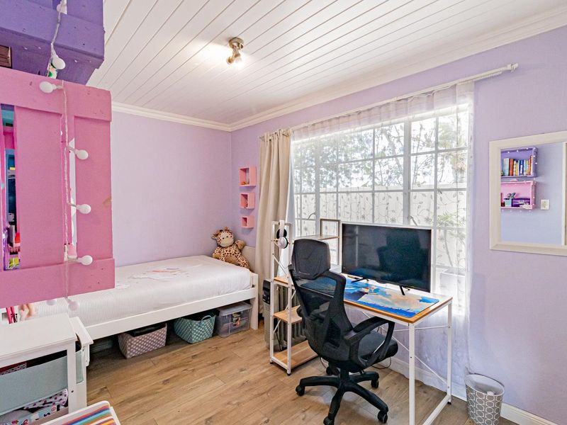 NEWLY RENOVATED FREESTANDING TOWNHOUSE WITH LARGE GARDEN IN COMPLEX CHURCHILL COMPLEX - Photo 7