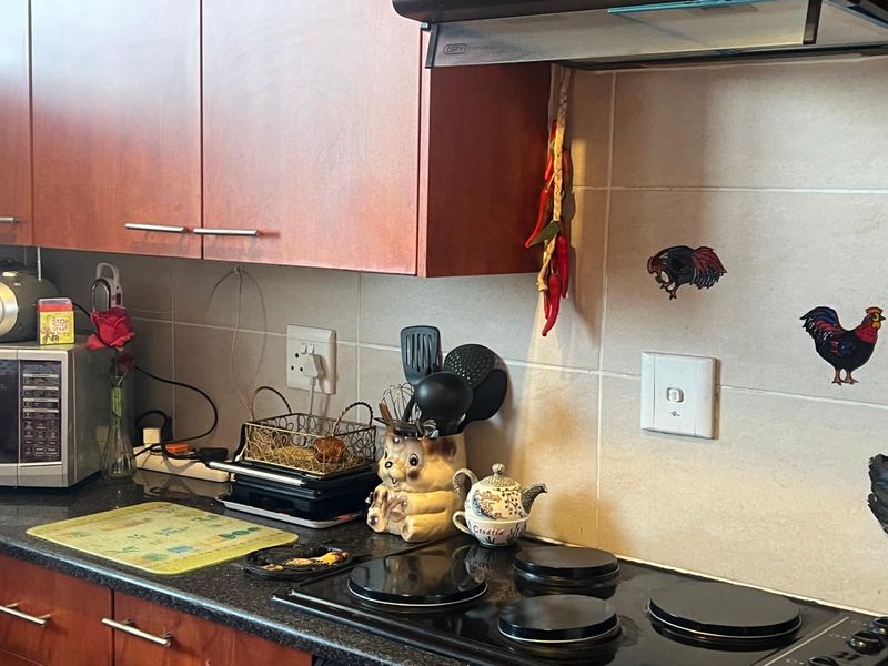 This lock up and go upstairs unit is up for grabs in a lovely complex. - Photo 5